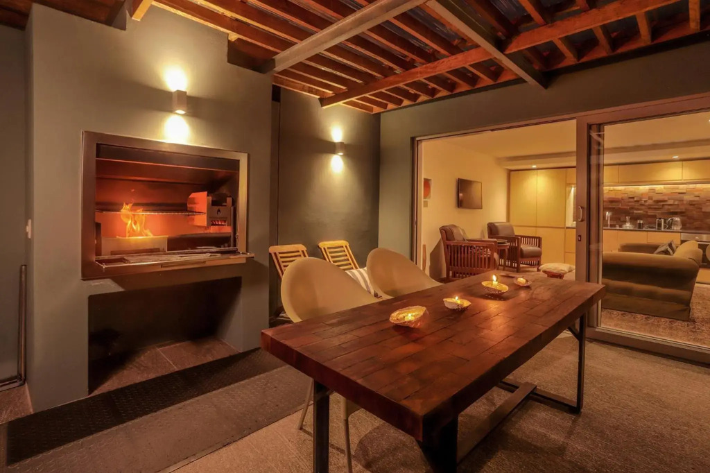 17 Marine Hermanus, Apartment 103 with private Hot Tub