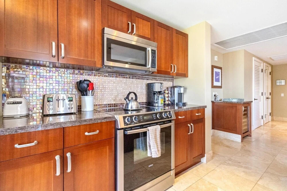 K B M Resorts- Hkh-409 Luxurious 2bdrm With Large Wrap Around Balcony, Chefs Kitchen, Ocean Views!