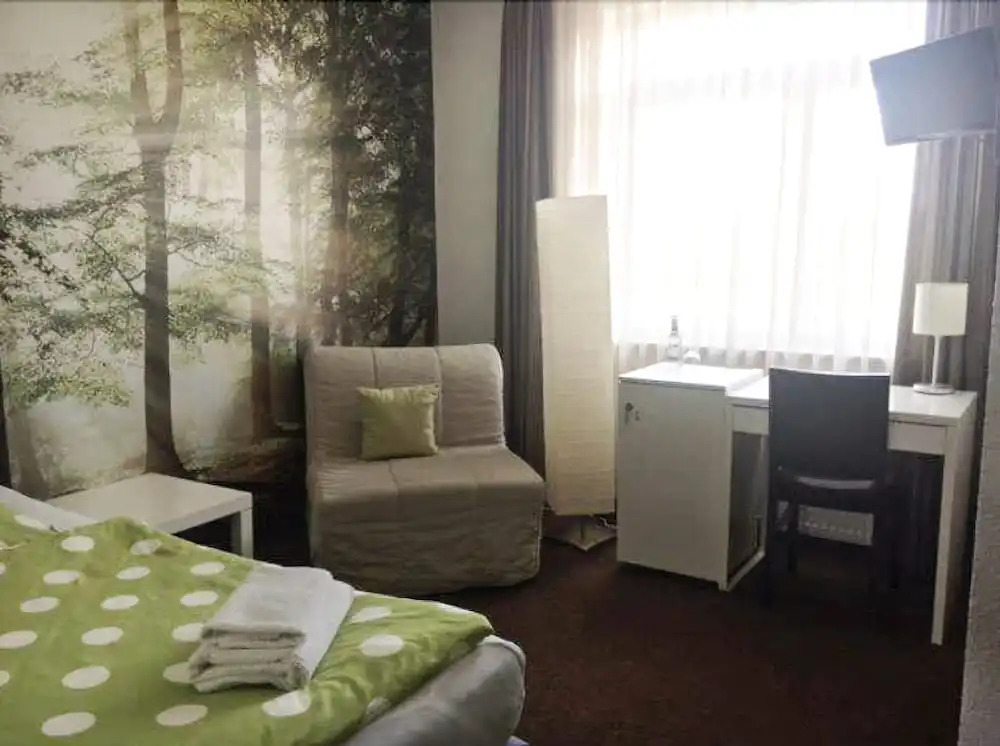 Adam Hotel