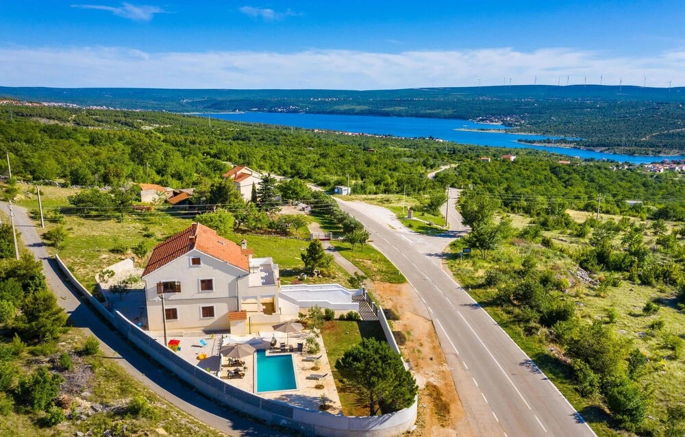 Three-Bedroom Holiday Home In Krusevo