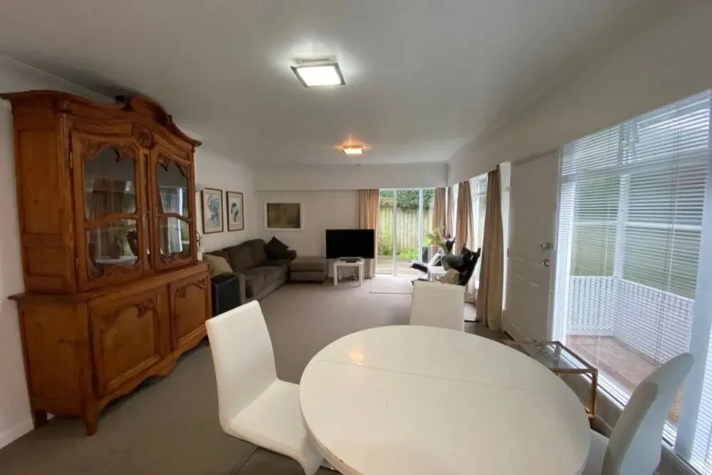 Lovely 2 Bedroom Apartment in Quiet Parnell