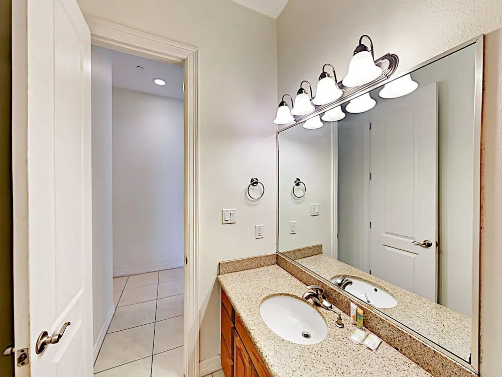 East Lantana Unit 9 - 2 Br Condo