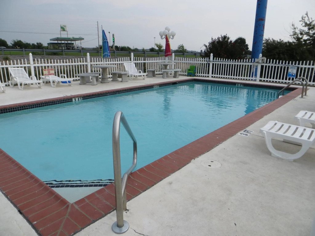 Patti's Inn & Suites