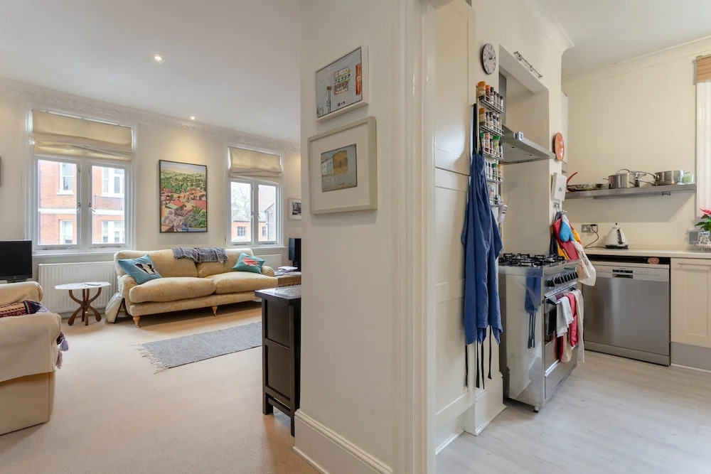Charming 2 Bedroom Apartment Near Battersea