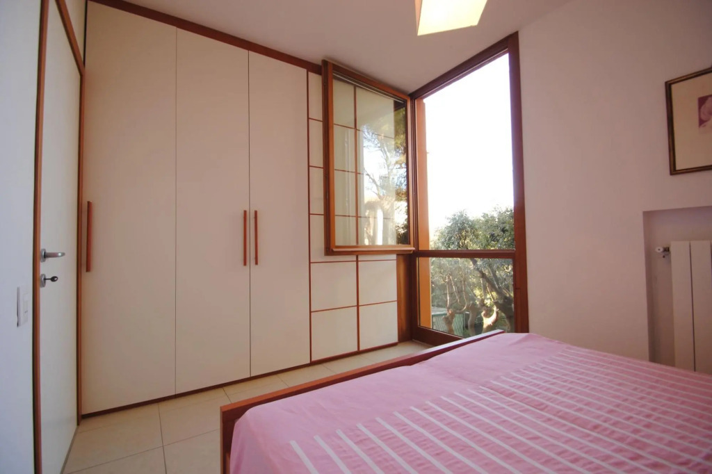 In villa on the sea, apartment on the 1st floorwith private garden. 6 beds. Reserved parking.-Villa L'Angolino - p. 1