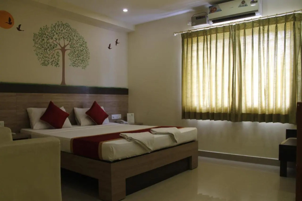 HOTEL GREEN TREES