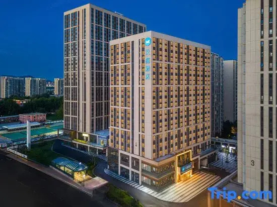 HanTing Hotel (Qingdao North Station Shengliqiao Subway Station)