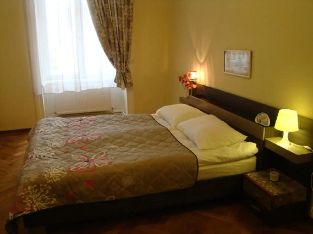 Apartment On Tabidze 3/5
