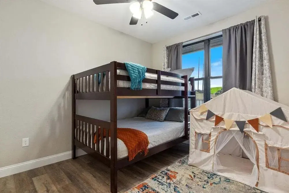 Family-fun Lakeside Luxury at Topsider in Osage w/ 2 Pools, Prime Views Pack N' Play & Games