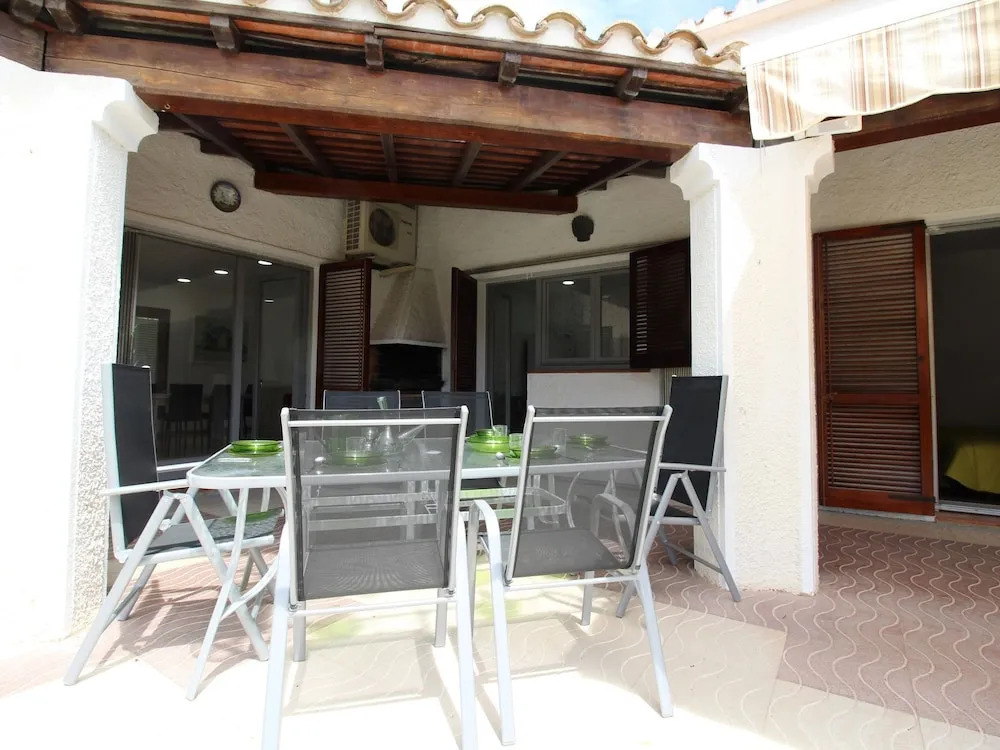 Alluring Holiday Home in Empuriabrava With Pool