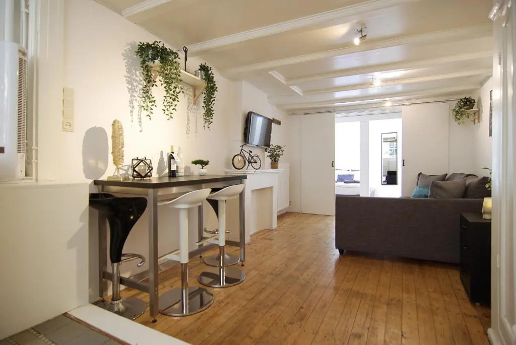 Cosy apartment right in the city center with AIRCO