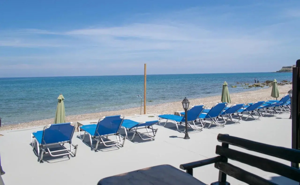 Volakas Beachfront Suites