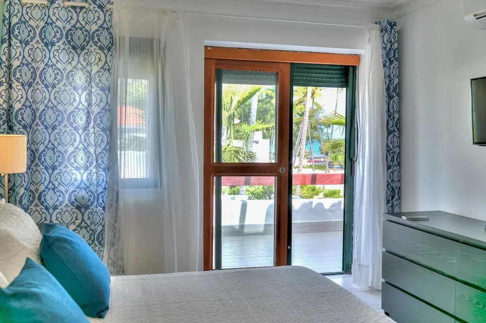 Feel the Ocean Breeze From This Alluring Beachfront Apartment - D302