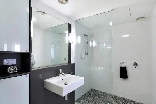 Monaco Unit 905, 12 Otranto St