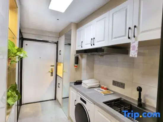 Inn Light Luxury Homestay (Zhongnan Magic Moonlight)
