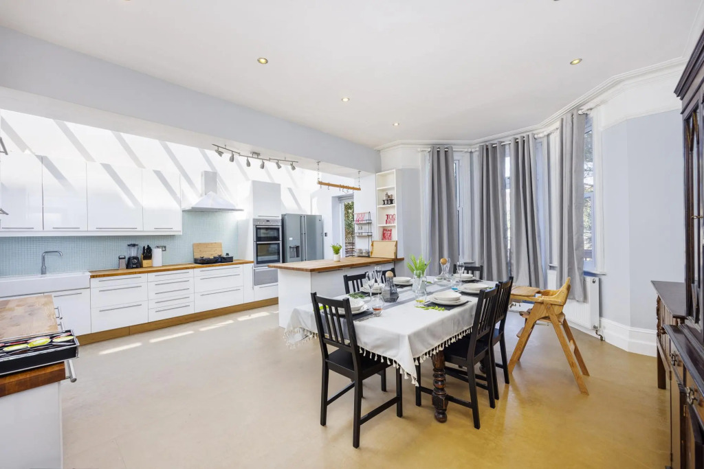 London House Sleeps 12 Free Parking Wifi
