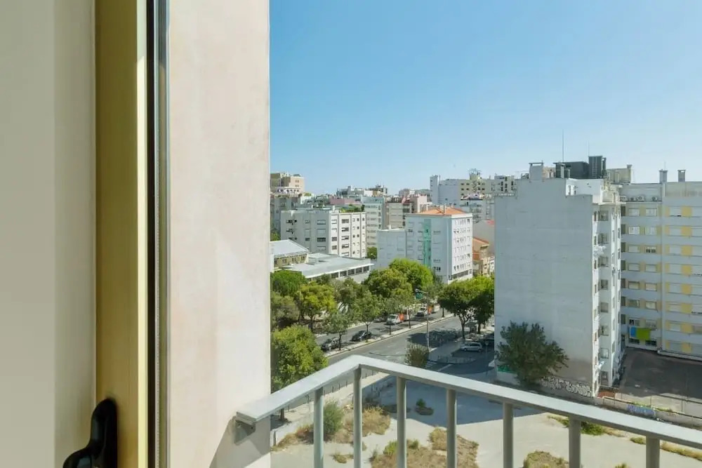 Stunning 2 Bed Apt, Sleeps 4 nr Entrecampos