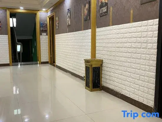Yongcheng Zijinghua Fashion Hotel