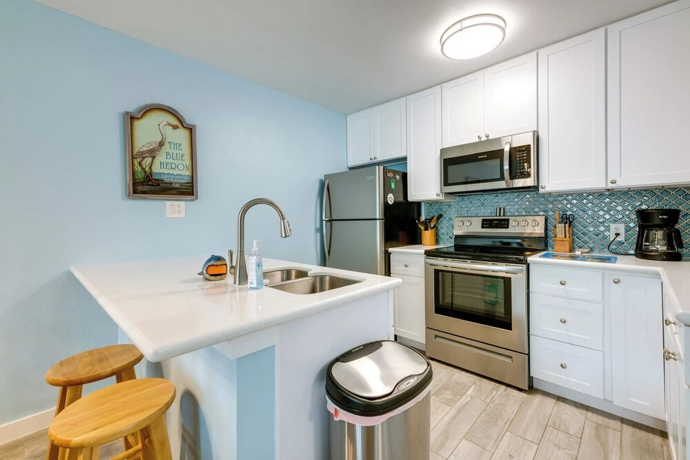 Waterfront Key Allegro Condo w/ Balcony & Pool