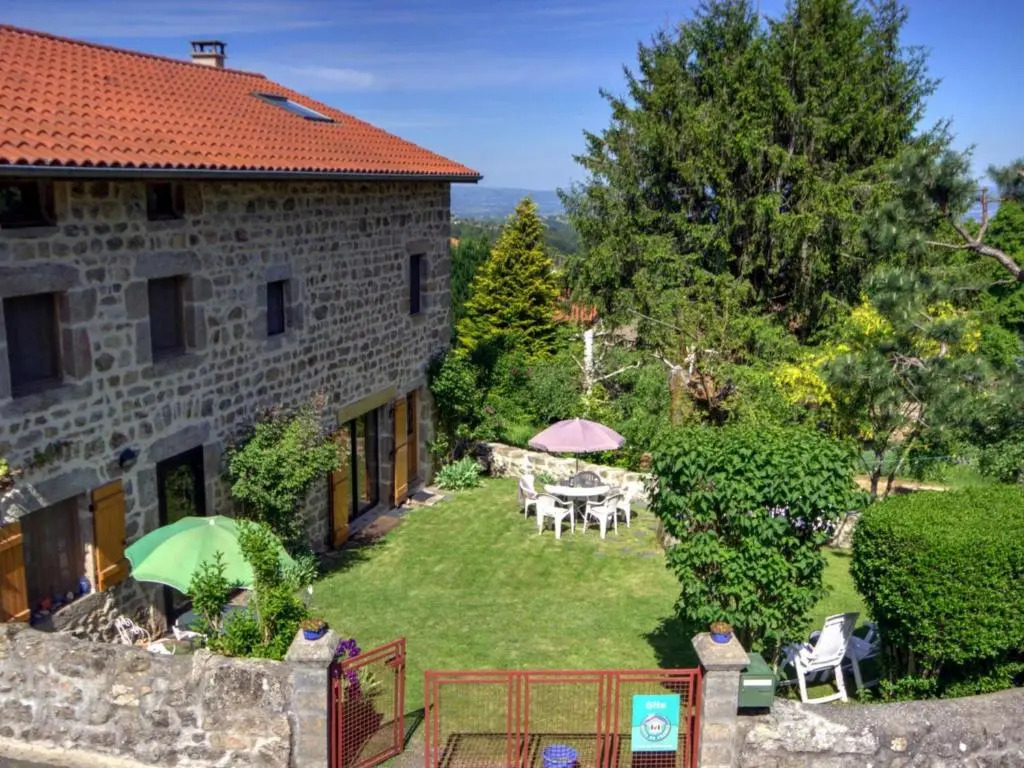 Gîte authentique 6 pers avec jardin à Marols - FR-1-496-1