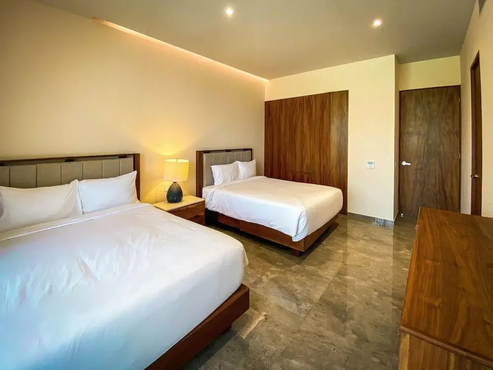 Bright Stylish 2 BR Condo With Pool View Gym Spa Access