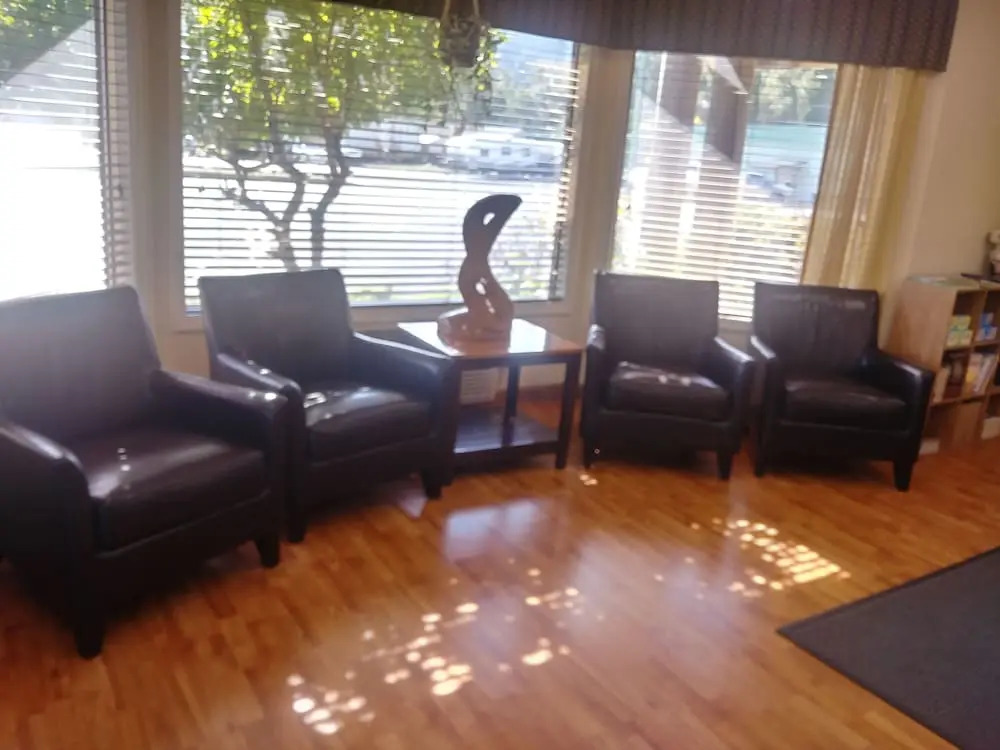 Oakridge Inn & Suites