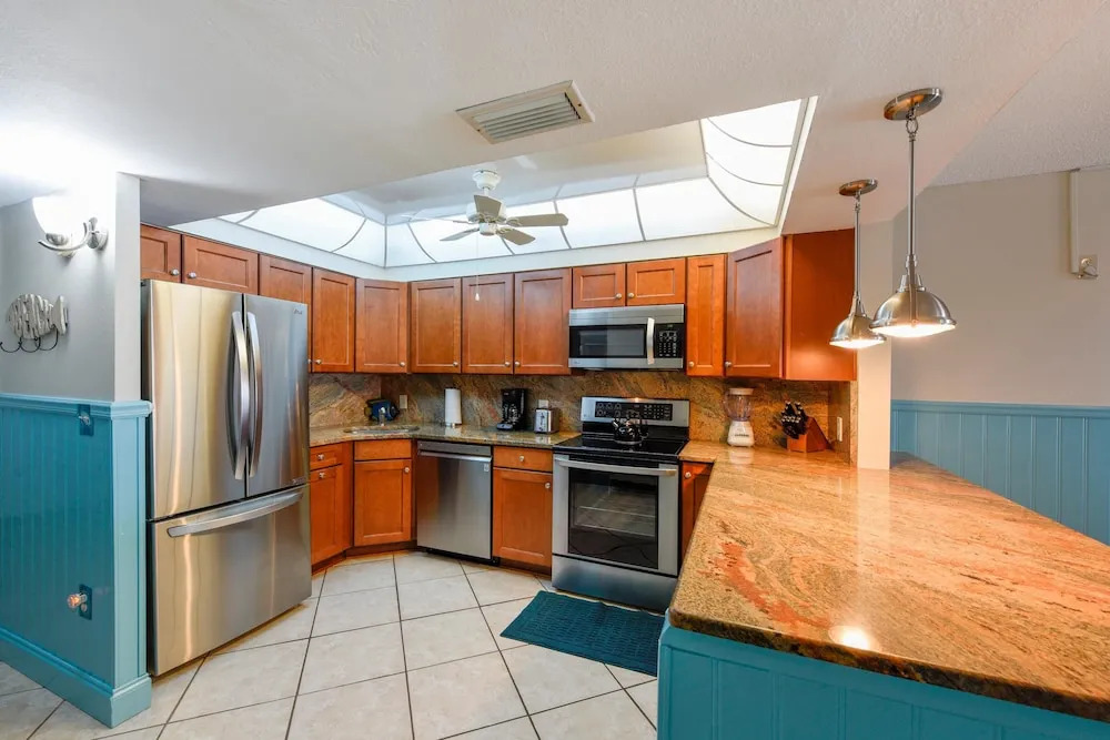 Villa Madeira 504 Sleeps 6/many Updates/walk to John's Pass!