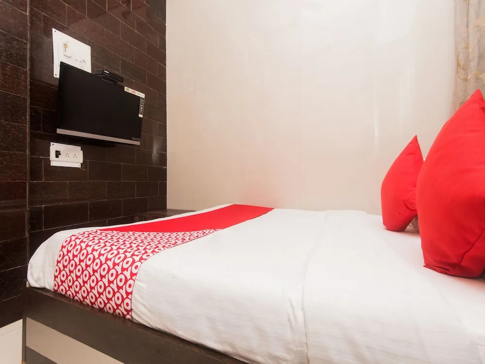OYO 16119 Hotel Oliver
