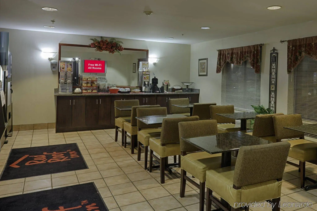 Red Roof Inn & Suites Savannah Airport