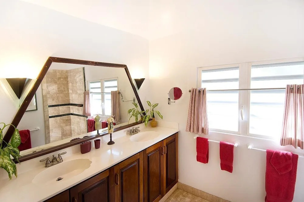 Sunrise by Island Properties Online