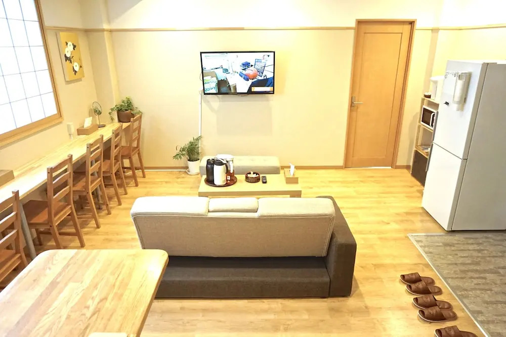 Hostel Rakutsuki