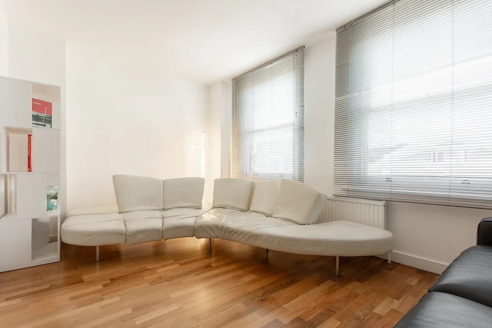 2 Bedroom Split Level Flat In The Heart Of Camden