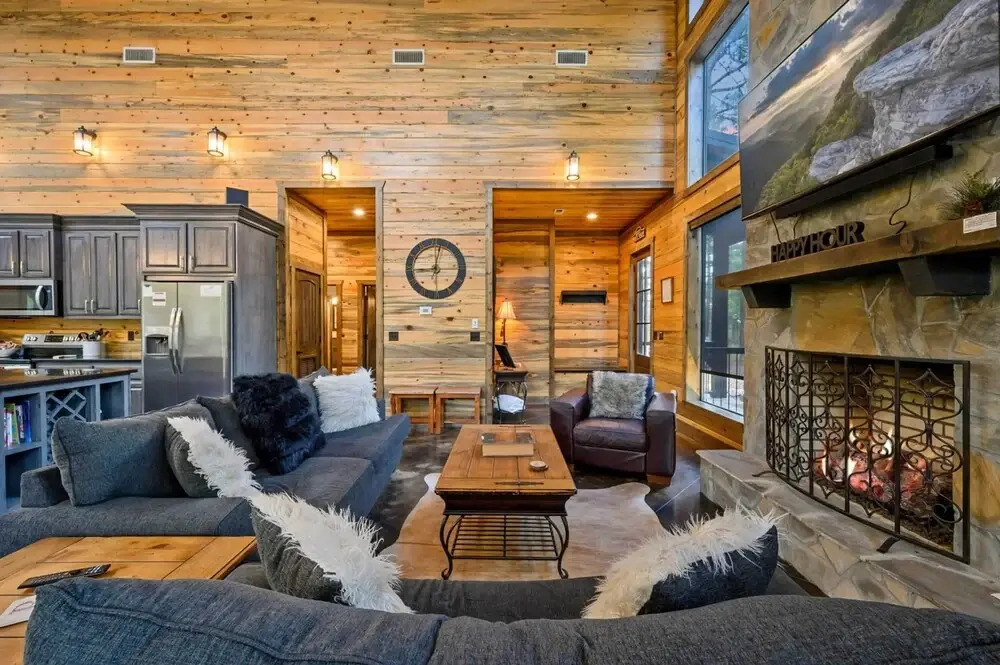 Luxury Cabin in the Woods w/ Hot Tub & Yard Games!