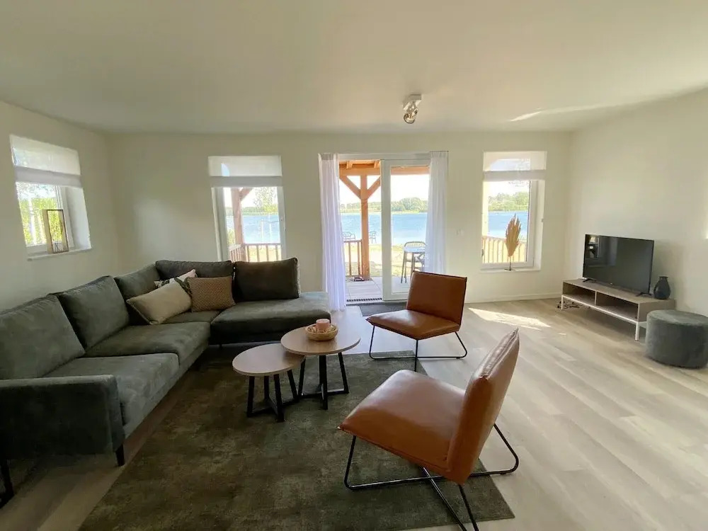 Lakeview villa with swimming and fishing pier