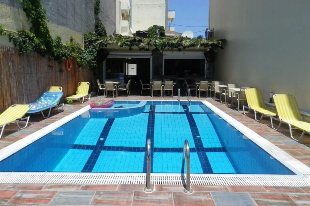 Haris Apartments