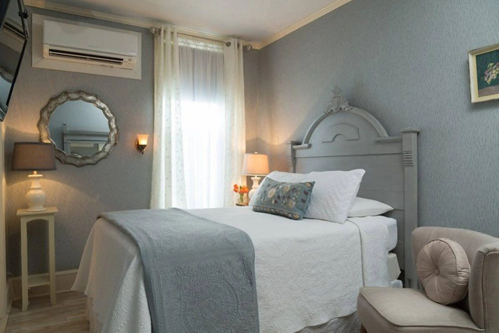 The Carroll Villa Hotel