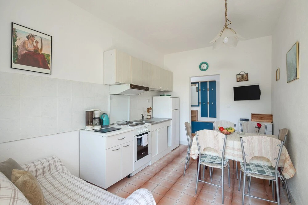 A2 apt Near Beach w Patio, Parking and Grill