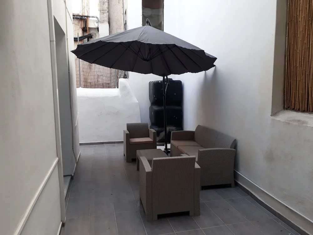 Beautiful Modern Aprt with 1BR in DT Athens