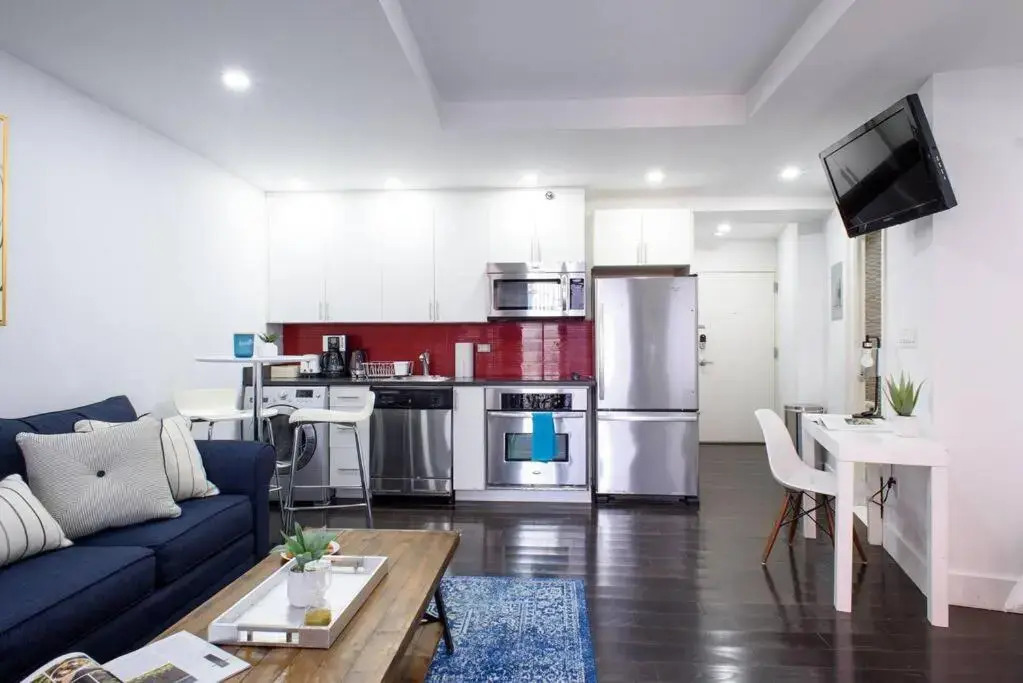 809-4b Studio Balcony W D Prime Location