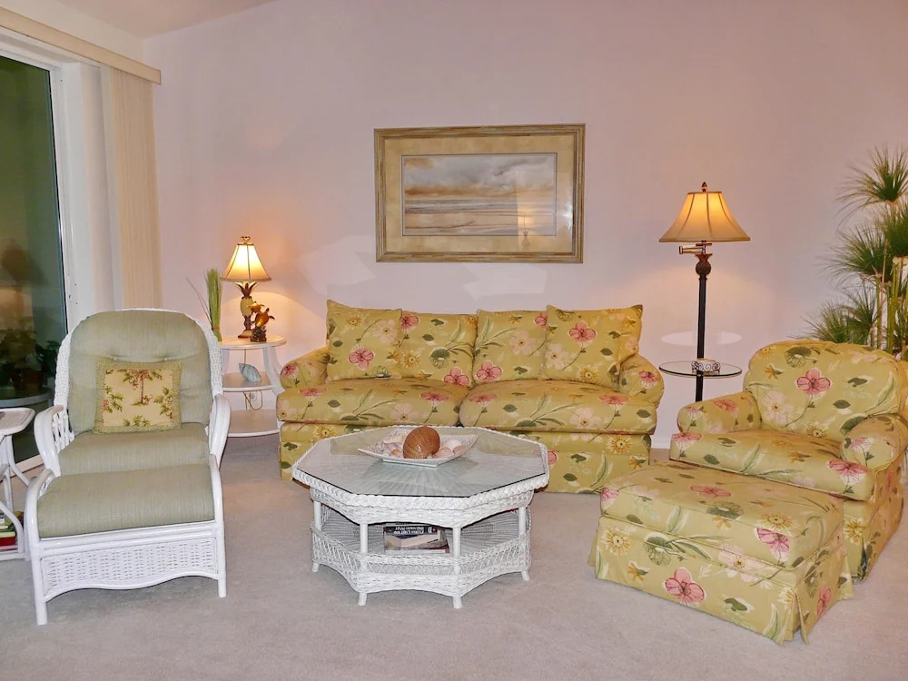 Quiet, Gated Community With Pool and Tennis Courts