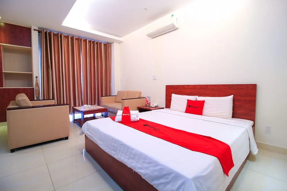 RedDoorz Plus @ Tran Phu