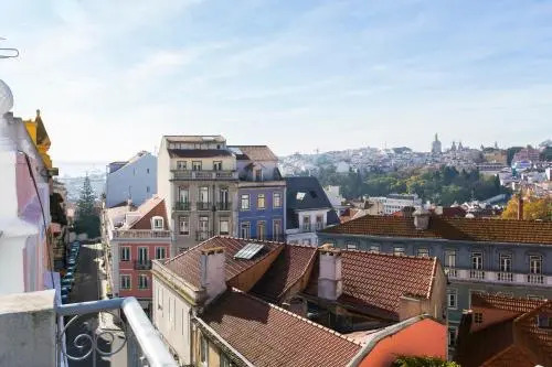 2 Beautiful Suites Upscale Flat Embracing Tejo!