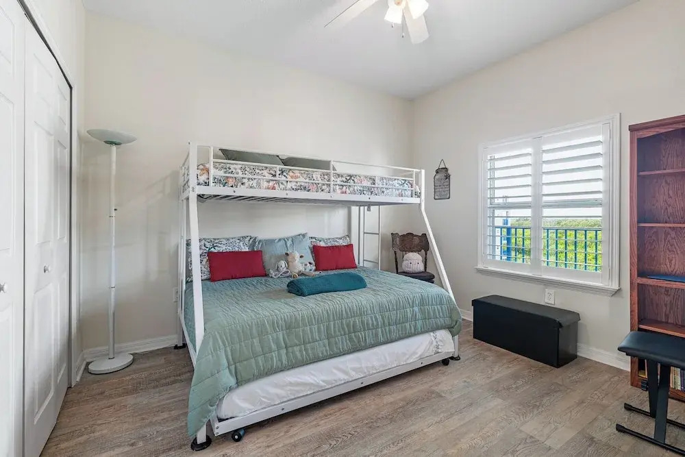 Sunny 3BR Condo Steps to Beach Pool NSB FL