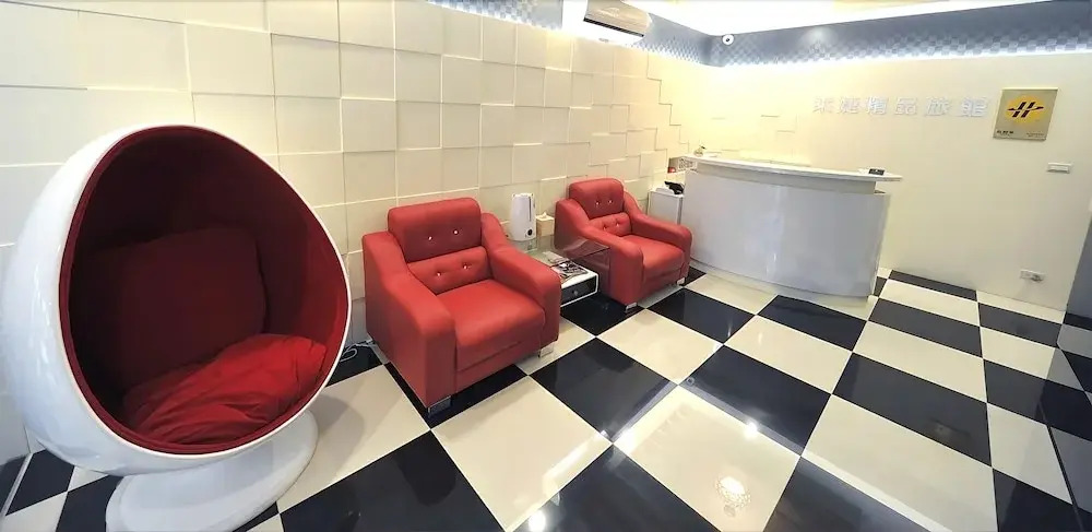 Jade Hotel