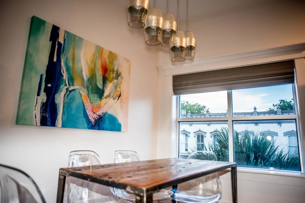493 King Luxury Suites