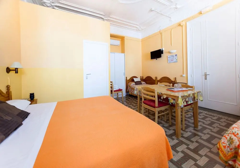 Hostal Pensio 2000