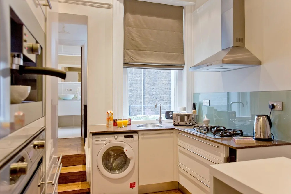 Stunning 2 bed and bath in Kensington