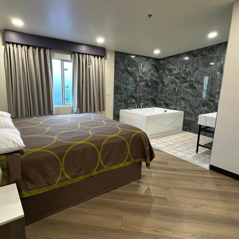 Costa Mesa Inn - Newport Beach Area