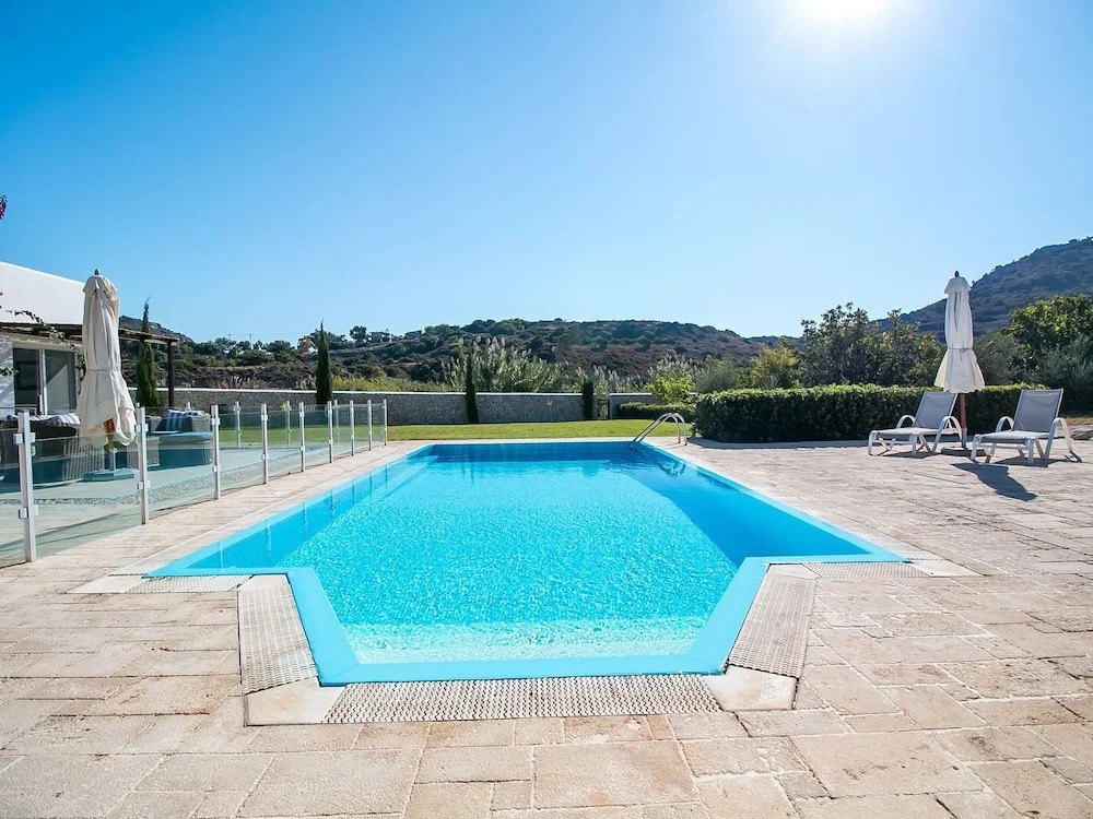 Beautiful Traditional Style Villa Near the Coast With Pool, Close to Golf Course