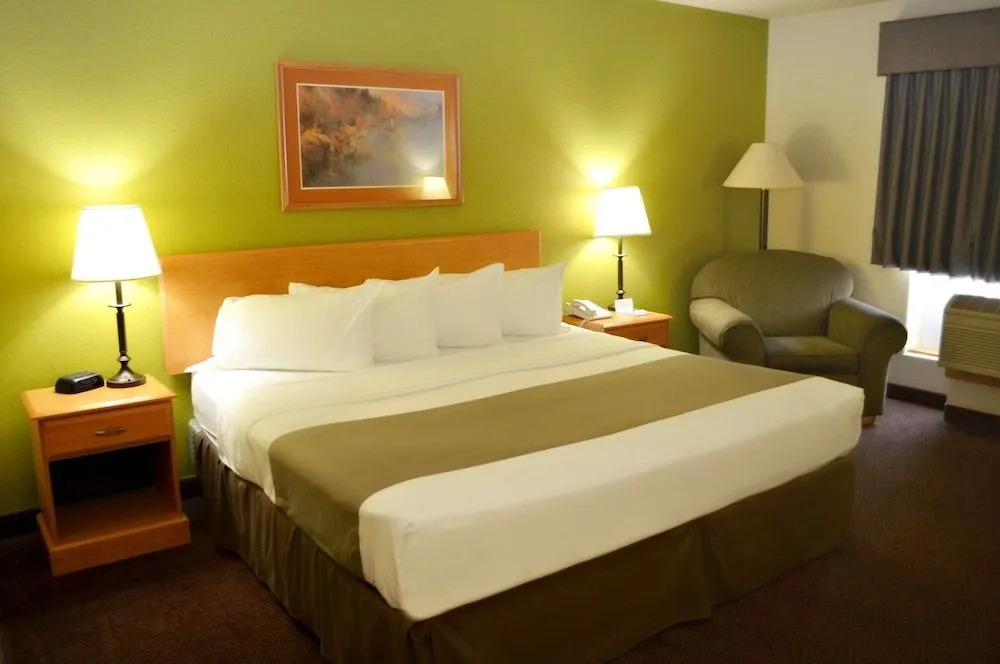 Fossil Creek Hotel & Suites